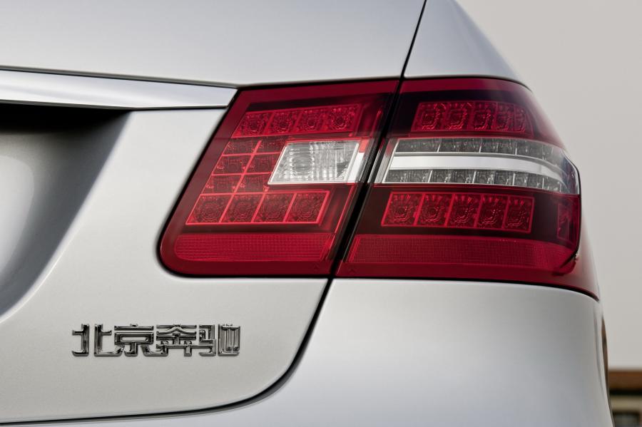  Mercedes-Benz E-Class L 2011 года  (фото 2 из 17)